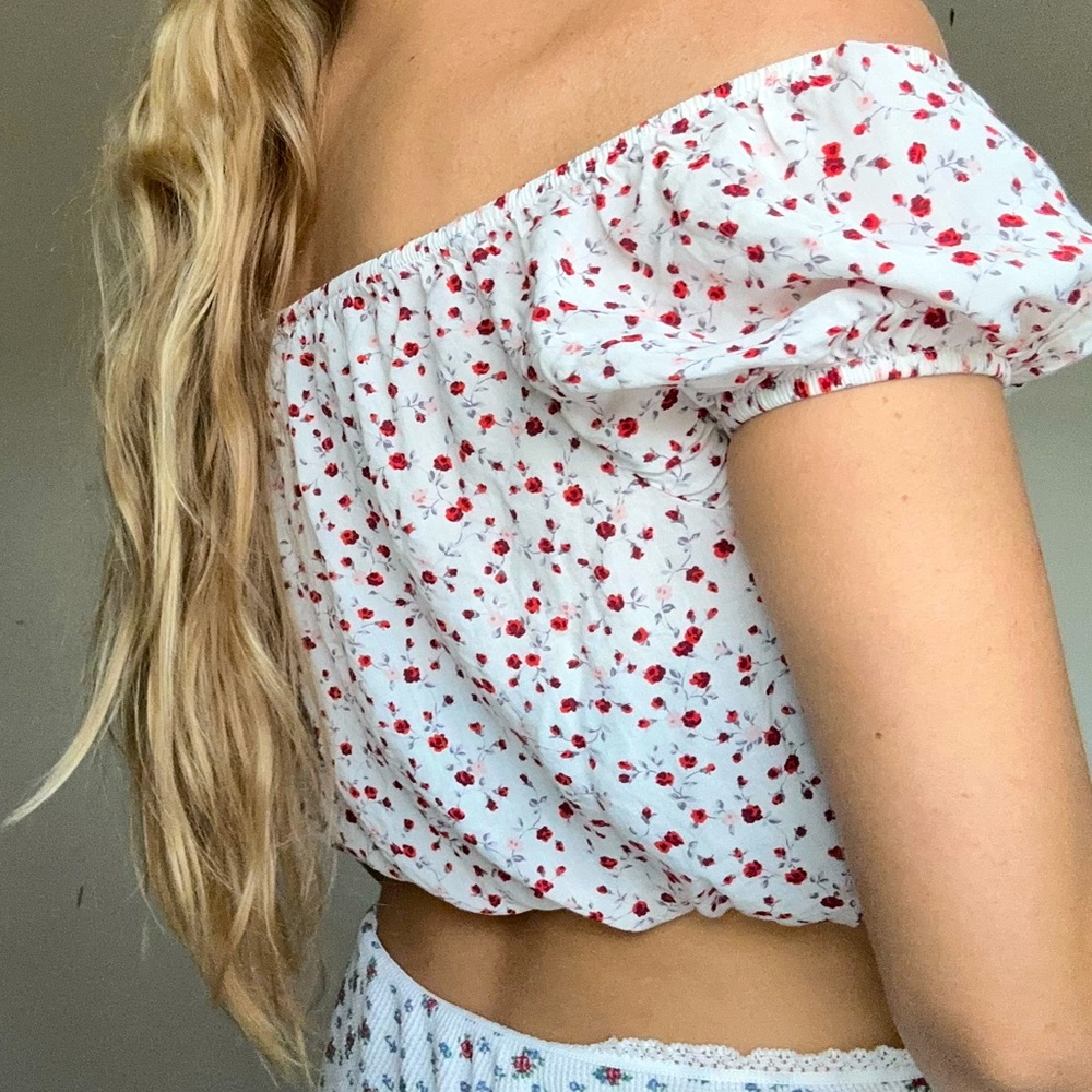 Brandy Melville Off Shoulder Top
